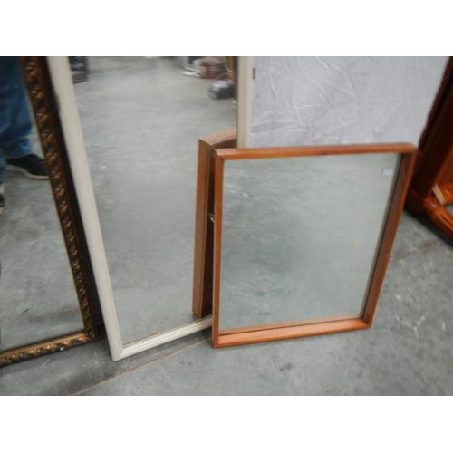 561 - 6 mirrors in various shapes and sizes.