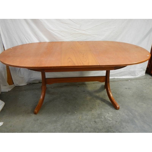 564 - A teak extending dining table with leaf, 150 cm (190 cm extended) x 100 x 75 cm (made by S/Form).