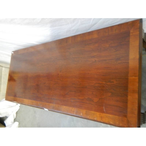 572 - An oak ''Long John'' coffee table in fine condition, L 75, W 65, H 42 cm.