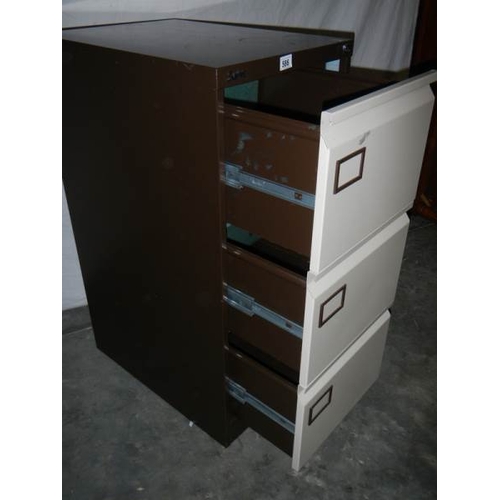 586 - A 3 drawer filing cabinet.