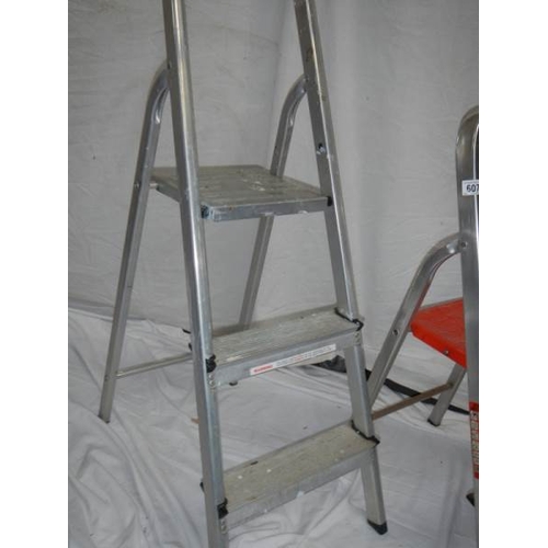 607 - A two step and a three step aluminium ladder.