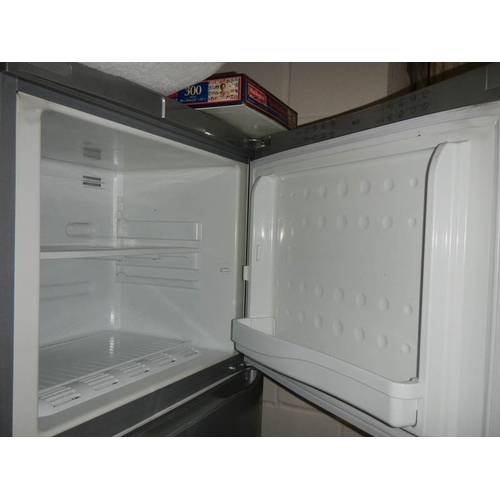 624 - An Indesit fridge freezer, model R45NFLS, a lot more fridge than freezer, 188 cm tall x 70 cm wide.