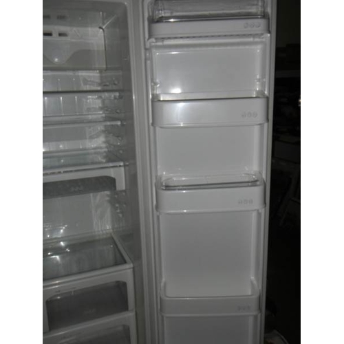 630 - An LG American  style fridge freezer GR-L206CVQA, more fridge than freezer including plumbed in pipe... 