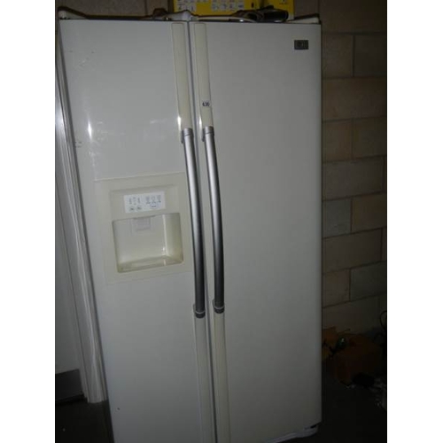 630 - An LG American  style fridge freezer GR-L206CVQA, more fridge than freezer including plumbed in pipe... 