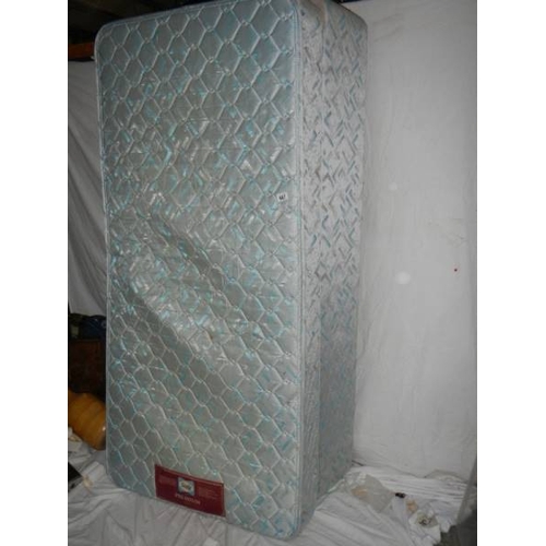 668 - A single bed base and mattress in good condition, 92 x 190 cm.