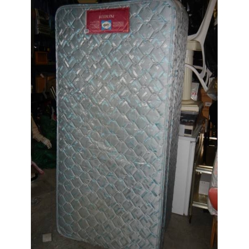 669 - A single bed base and mattress in good condition, 92 x 190 cm.