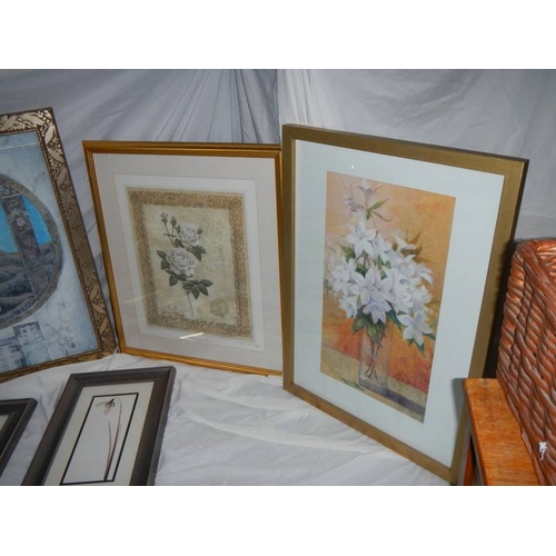 679 - A good lot of furnishing prints etc.,