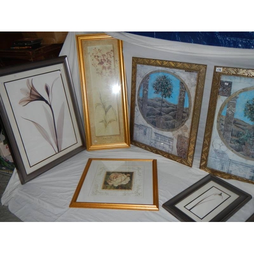 679 - A good lot of furnishing prints etc.,