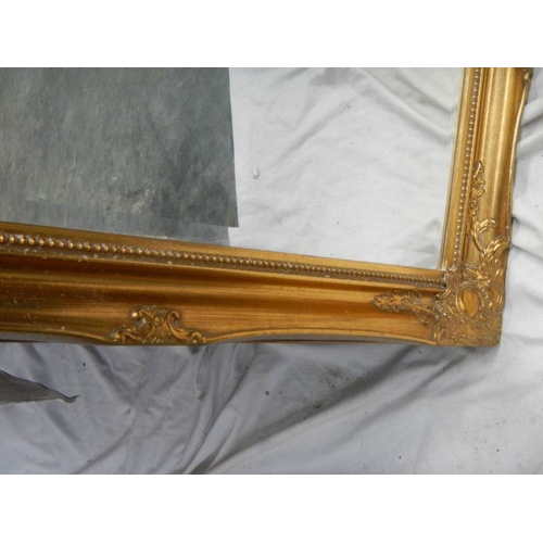 725 - A good gilt framed bevel edged mirror in excellent condition, 85 x 64 cm.