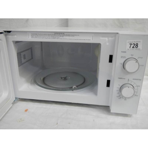 728 - A good clean Russell Hobbs microwave oven, in good condition.