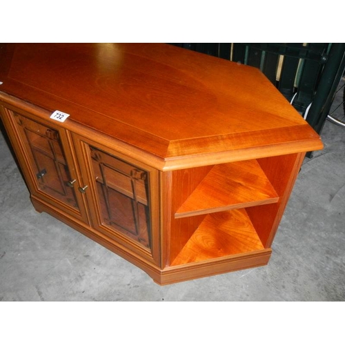 732 - A string inlaid mahogany TV cabinet with glass doors.