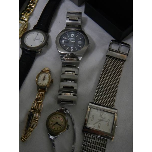 502 - A good lot of Ladies and Gents watches including a 2 piece clock.