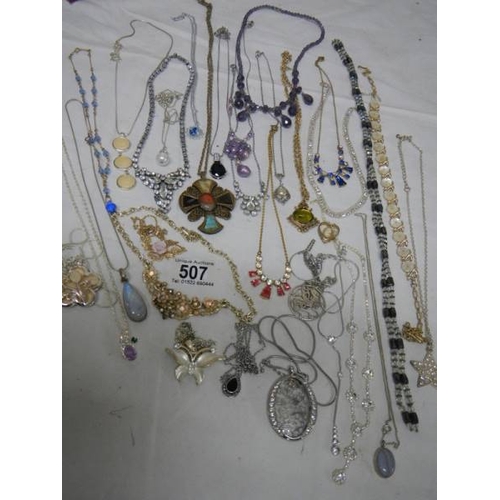 507 - Approximately 30 assorted necklaces, all in good condition.