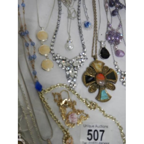 507 - Approximately 30 assorted necklaces, all in good condition.