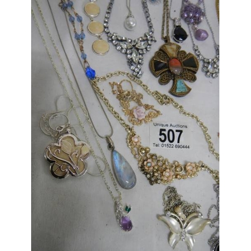 507 - Approximately 30 assorted necklaces, all in good condition.