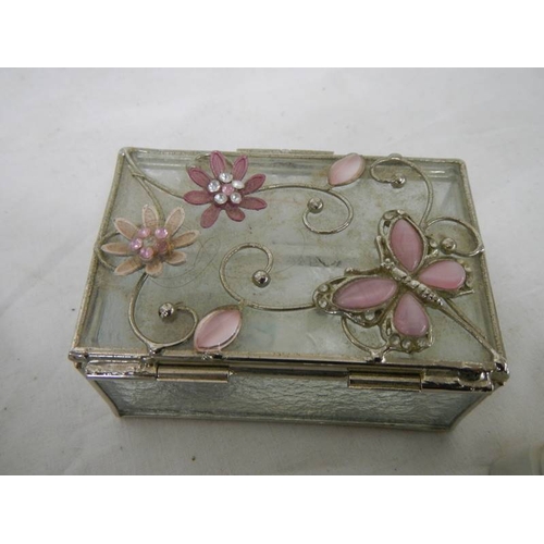 508 - 8 assorted pill and trinket boxes including enamel.