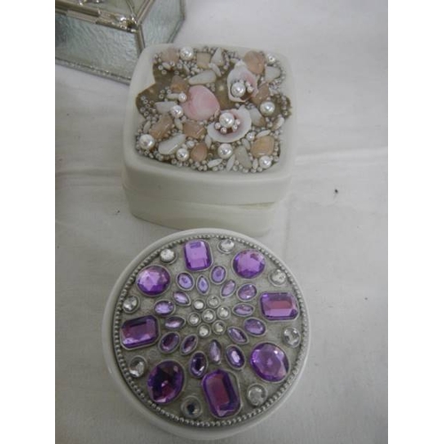 508 - 8 assorted pill and trinket boxes including enamel.