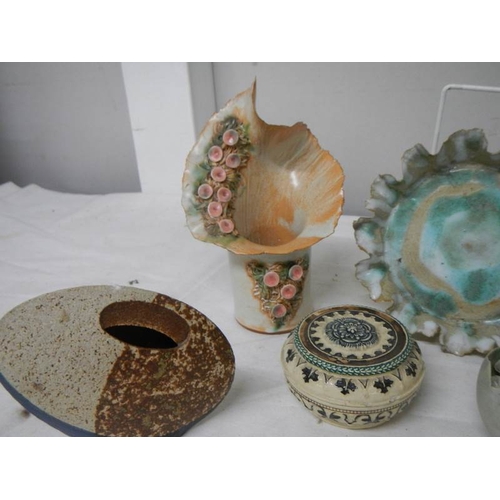 528 - 6 items of Studio pottery including Carn Pottery, Cornwall.