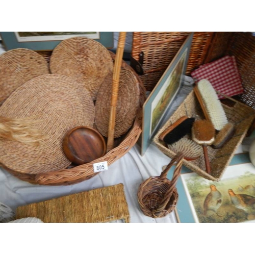 805 - A mixed lot of wicker items.