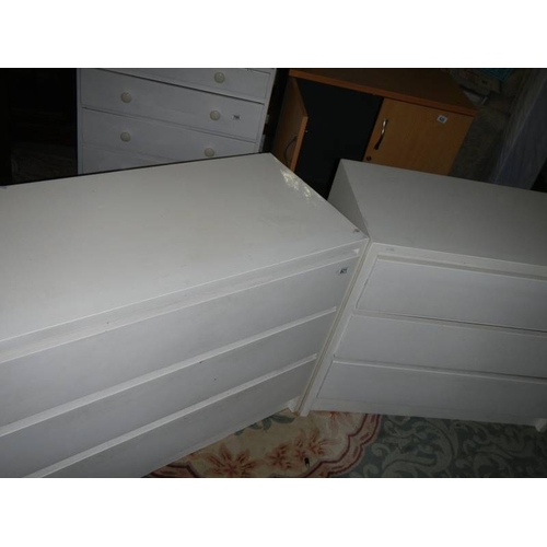 821 - 2 matching 3 drawer chests.