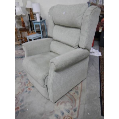 841 - An electric reclining arm chair in good condition.