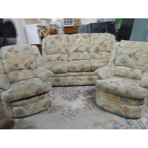 844 - A good G plan 3 piece suite with electric recliner chair (no cables).