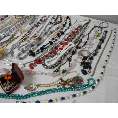 541 - A good large lot of costume jewellery including necklaces, earrings, bracelets, wrist watch etc., al... 