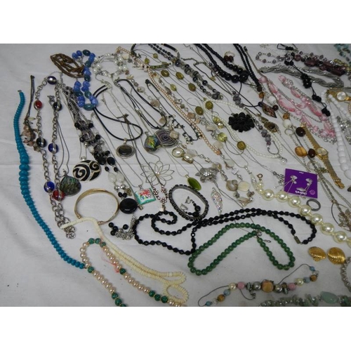 541 - A good large lot of costume jewellery including necklaces, earrings, bracelets, wrist watch etc., al... 