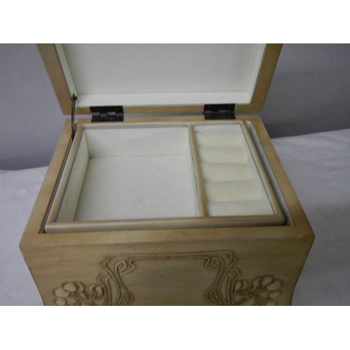 542 - A good quality Macintosh style jewellery box, 24 cm 2ide, 20 cm deep, 20 cm high.