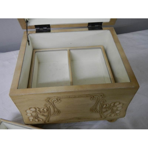 542 - A good quality Macintosh style jewellery box, 24 cm 2ide, 20 cm deep, 20 cm high.