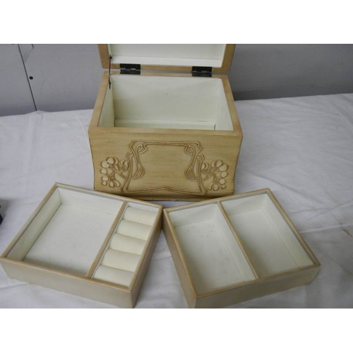 542 - A good quality Macintosh style jewellery box, 24 cm 2ide, 20 cm deep, 20 cm high.