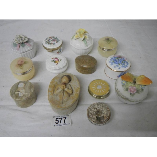 577 - A collection of pill and trinket boxes including Willowtree, Aynsley, Coalpoat etc., approximately 1... 