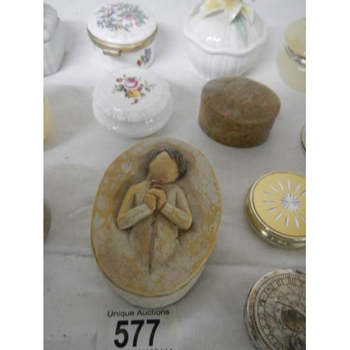 577 - A collection of pill and trinket boxes including Willowtree, Aynsley, Coalpoat etc., approximately 1... 