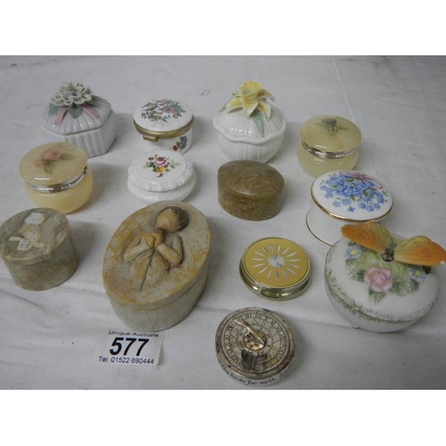 577 - A collection of pill and trinket boxes including Willowtree, Aynsley, Coalpoat etc., approximately 1... 