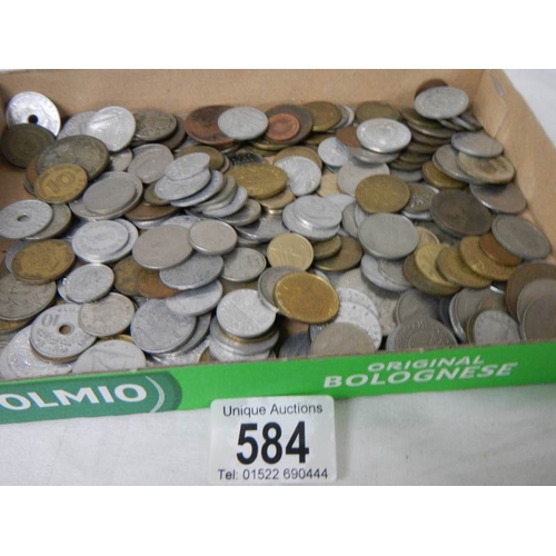 584 - A mixed lot of foreign coins.