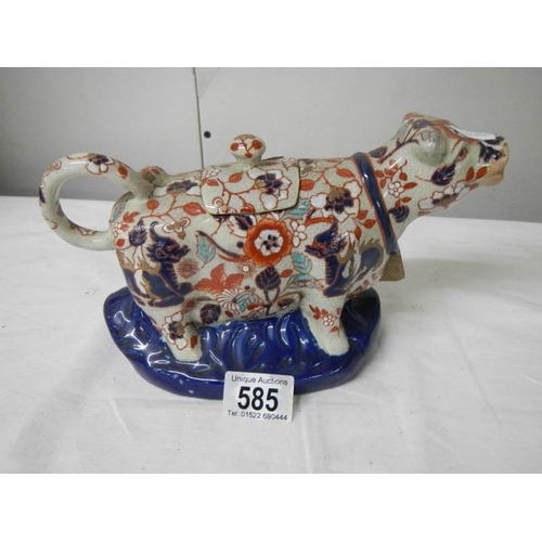 585 - A Chinese cow creamer.