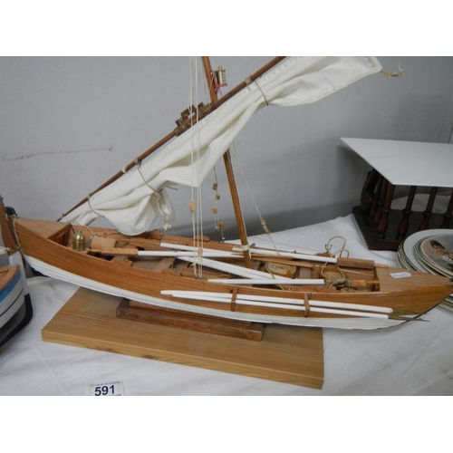 591 - 2 good model sailing boats, small 33 cm long, large 62 cm long.