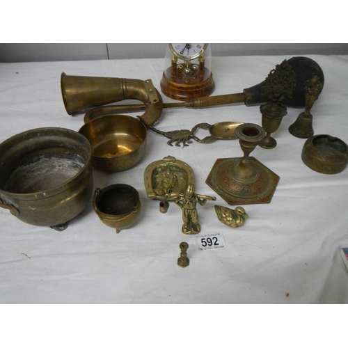 592 - A mixed lot of old brassware, horn works but brass is cracked, also a modern clock.