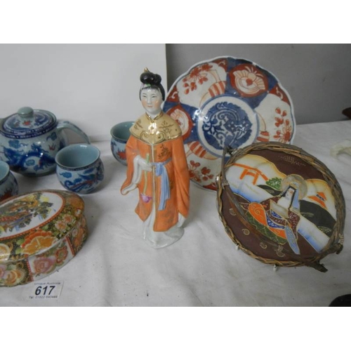 617 - A mixed lot of oriental style items.