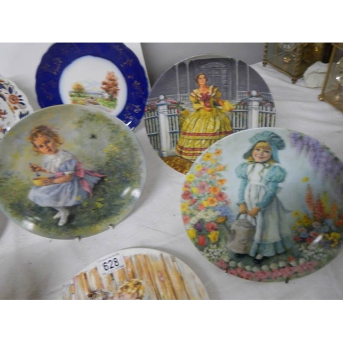 628 - 8 collector's plates including Wedgwood.