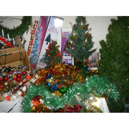 632 - A mixed lot of Christmas decorations including trees.