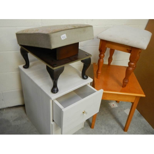 633 - 2 stools, a small side table and a white painted chest.