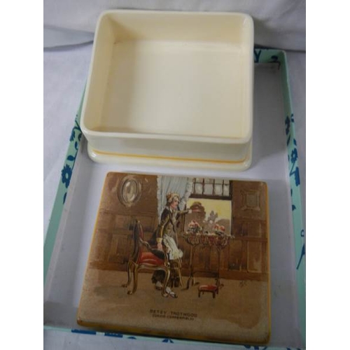 643 - 2 Newhall pottery items featuring Dicken's scenes.