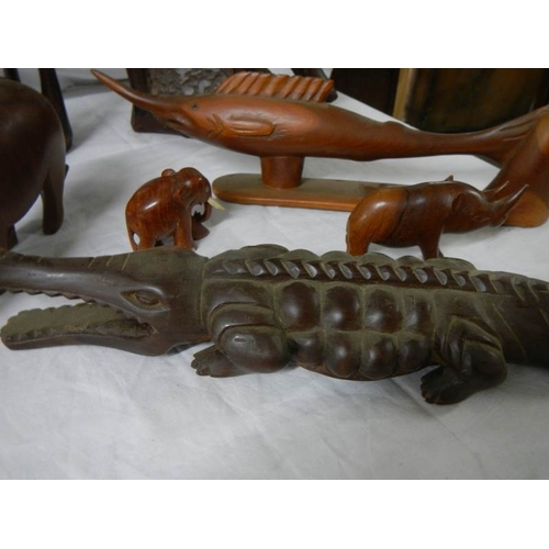 645 - A mixed lot of wooden items including 45 cm long crocodile and 36 cm tall antelope.