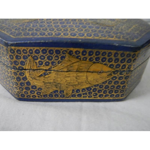 650 - A mixed lot of trinket boxes including lacquered.