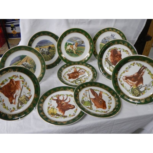 652 - Ten collector's plates depicting dogs and other animals.