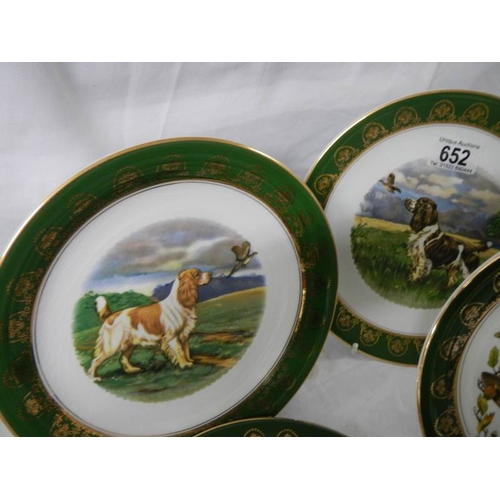 652 - Ten collector's plates depicting dogs and other animals.