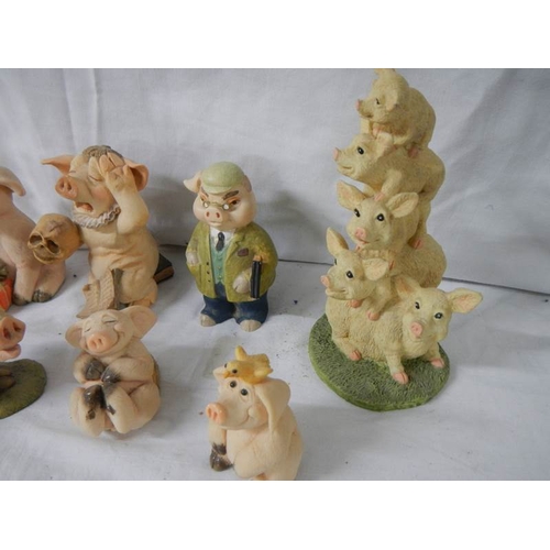 660 - 7 assorted pig figures.