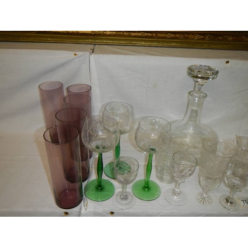 707 - A modern decanter and various drinking glasses.