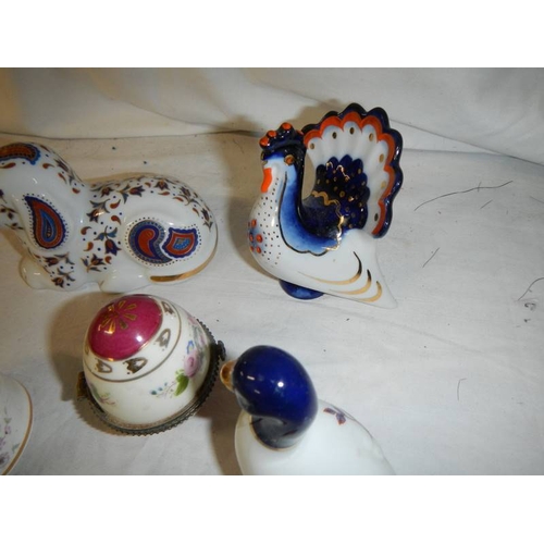 713 - 9 assorted pill and trinket boxes.